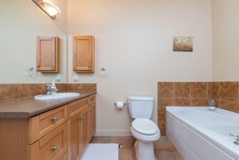 117, 20 Discovery Ridge Cl SW, Calgary, 2 Bedrooms Bedrooms, 0 ,1 BathroomBathrooms,Condos/Townhouses,For Rent,The Wedgewoods,117, 20 Discovery Ridge Cl SW,0,1798