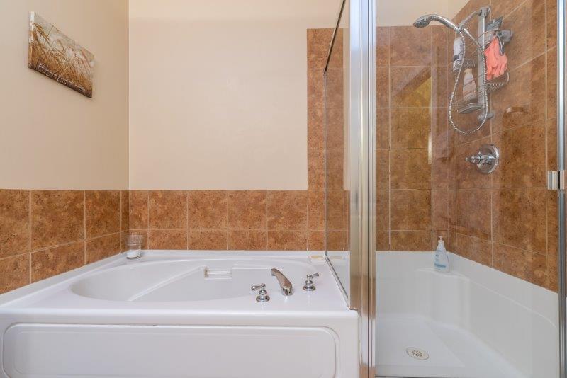 117, 20 Discovery Ridge Cl SW, Calgary, 2 Bedrooms Bedrooms, 0 ,1 BathroomBathrooms,Condos/Townhouses,For Rent,The Wedgewoods,117, 20 Discovery Ridge Cl SW,0,1798