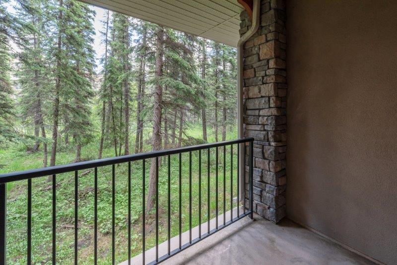117, 20 Discovery Ridge Cl SW, Calgary, 2 Bedrooms Bedrooms, 0 ,1 BathroomBathrooms,Condos/Townhouses,For Rent,The Wedgewoods,117, 20 Discovery Ridge Cl SW,0,1798
