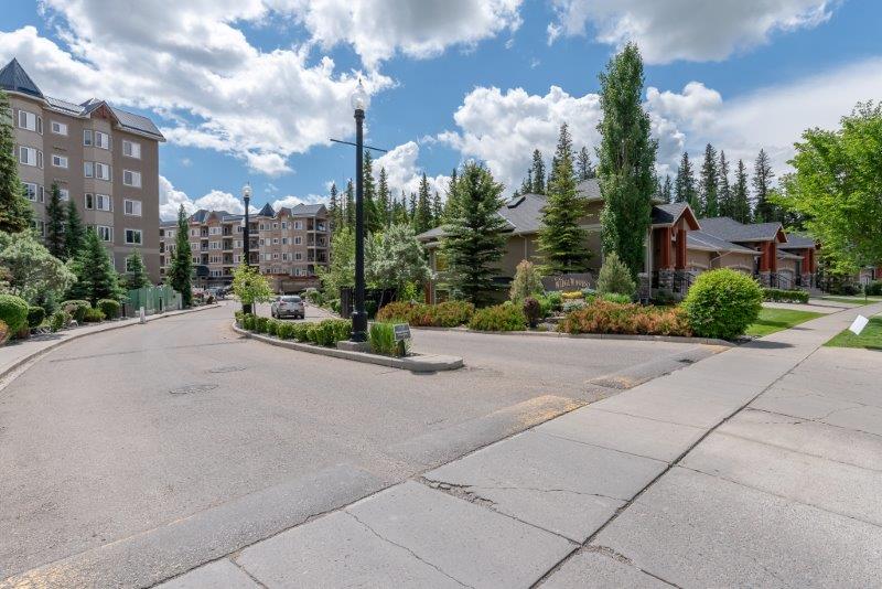117, 20 Discovery Ridge Cl SW, Calgary, 2 Bedrooms Bedrooms, 0 ,1 BathroomBathrooms,Condos/Townhouses,For Rent,The Wedgewoods,117, 20 Discovery Ridge Cl SW,0,1798