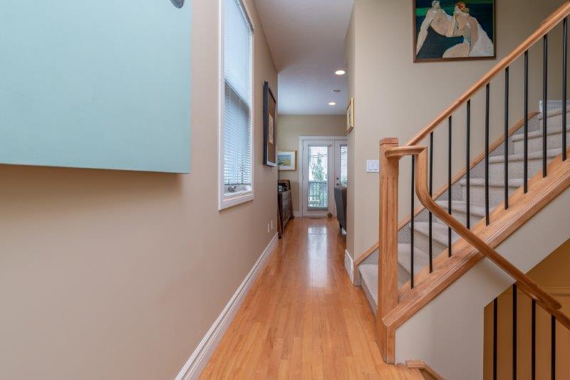 #1, 505 5 St NE, Calgary, 2 Bedrooms Bedrooms, 0 ,2.5 BathroomsBathrooms,Condos/Townhouses,For Rent,#1, 505 5 St NE,0,1862