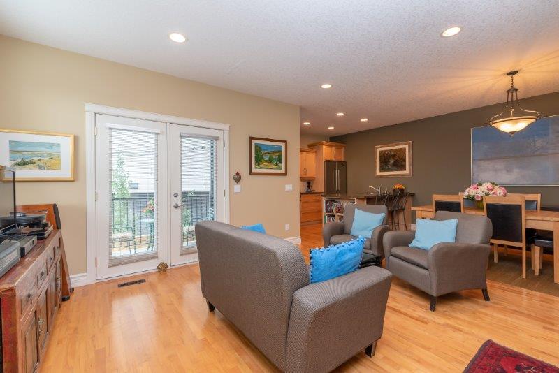 #1, 505 5 St NE, Calgary, 2 Bedrooms Bedrooms, 0 ,2.5 BathroomsBathrooms,Condos/Townhouses,For Rent,#1, 505 5 St NE,0,1862