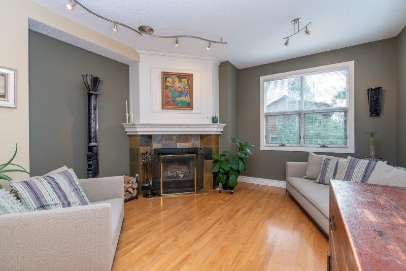#1, 505 5 St NE, Calgary, 2 Bedrooms Bedrooms, 0 ,2.5 BathroomsBathrooms,Condos/Townhouses,For Rent,#1, 505 5 St NE,0,1862